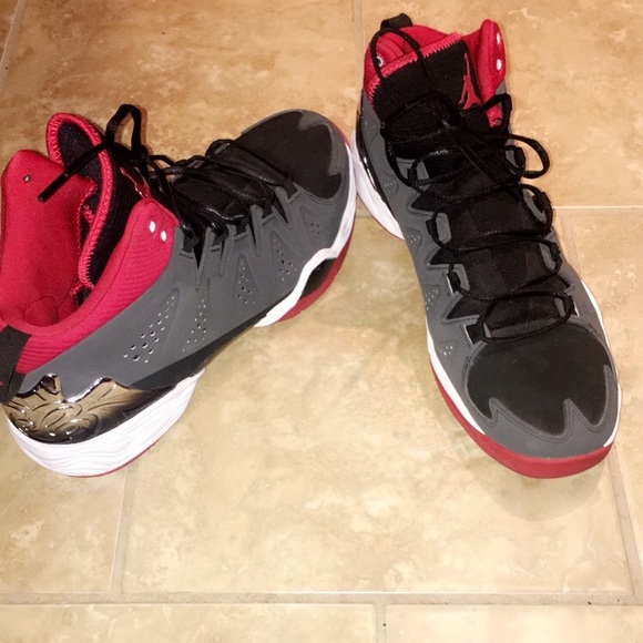 • 2 pairs of Jordans & 1 pair of Timberlands male - Picture 2 of 8